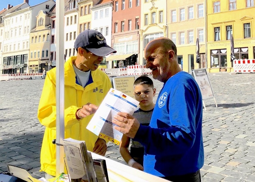 Image for article Falun Dafa Practitioners Resist the Persecution by the Chinese Regime at Historic German City