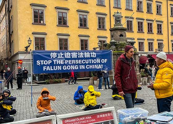 Image for article Sweden: Raising Awareness about Falun Dafa During Autumn Events in Stockholm