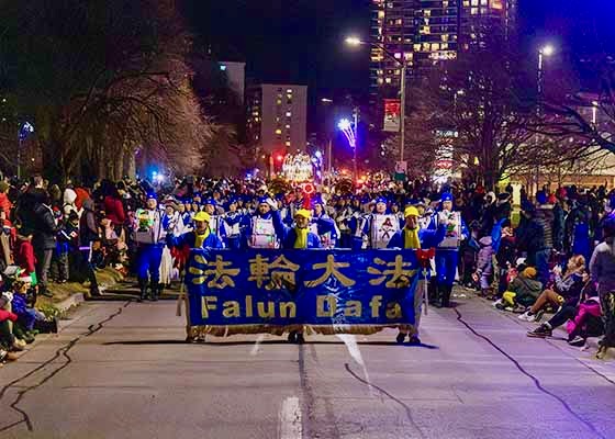 Image for article Toronto, Canada: Falun Dafa Welcomed at Four Christmas Parades