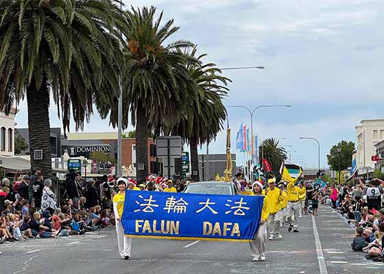 Image for article South Australia: Falun Dafa Admired in Christmas Parades