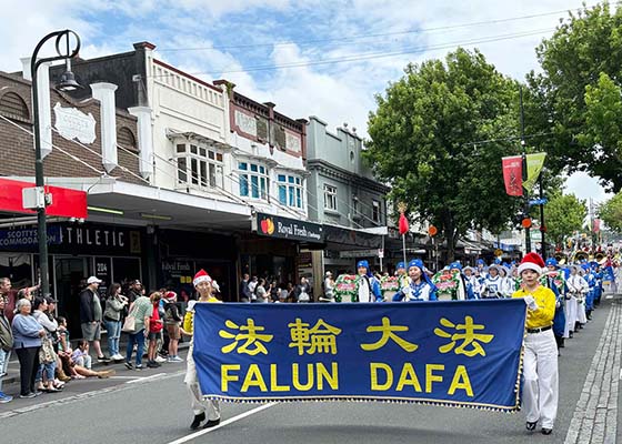 Image for article New Zealand: Falun Dafa Practitioners Invited to Participate in Eight Christmas Parades
