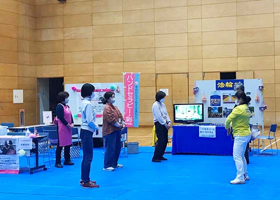 Image for article Japan: Exhibition Attendees Happy to Learn About Falun Dafa