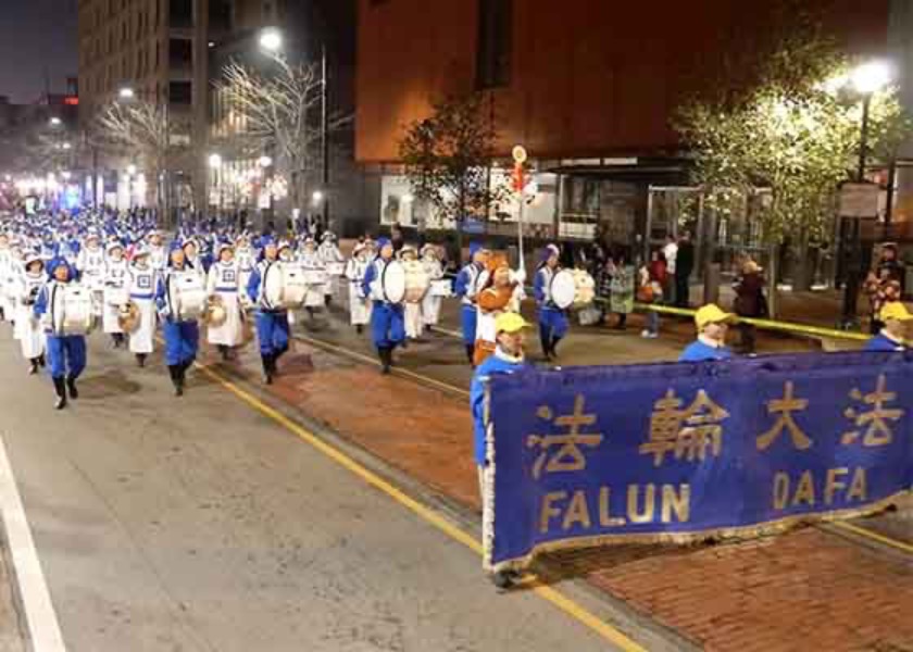 Image for article Pennsylvania, U.S.: China’s Rich Cultural Heritage Exemplified By Falun Dafa Practitioners Praised at Philadelphia Holiday Parade