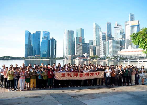 Image for article Singapore: Practitioners Express Gratitude to Master with the Coming of the Chinese New Year