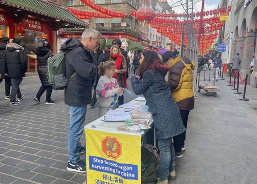 Image for article London, UK: Introducing Falun Dafa in Chinatown During the Lantern Festival