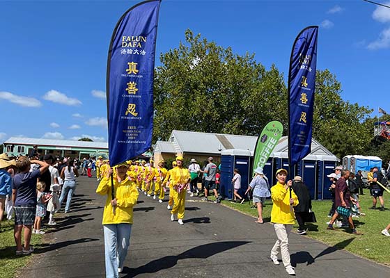 Image for article Auckland, New Zealand: Falun Dafa’s Values Praised During Kumeu Farmers Show