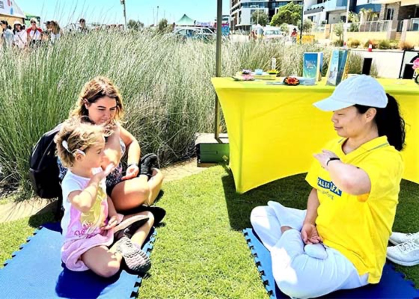 Image for article Australia: Falun Dafa Welcomed at Coogee Live Community Event in Perth