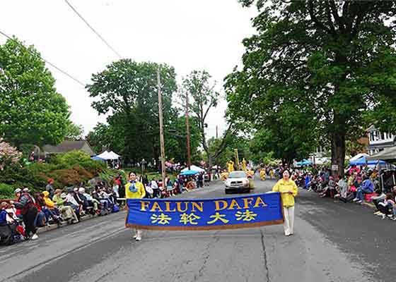 Image for article Virginia, U.S.: Falun Dafa Welcomed in Winchester Festival Parade