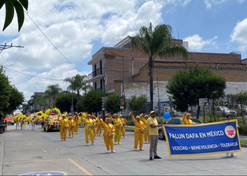 Image for article Jalisco, Mexico: Falun Dafa Welcomed in Annual Parade