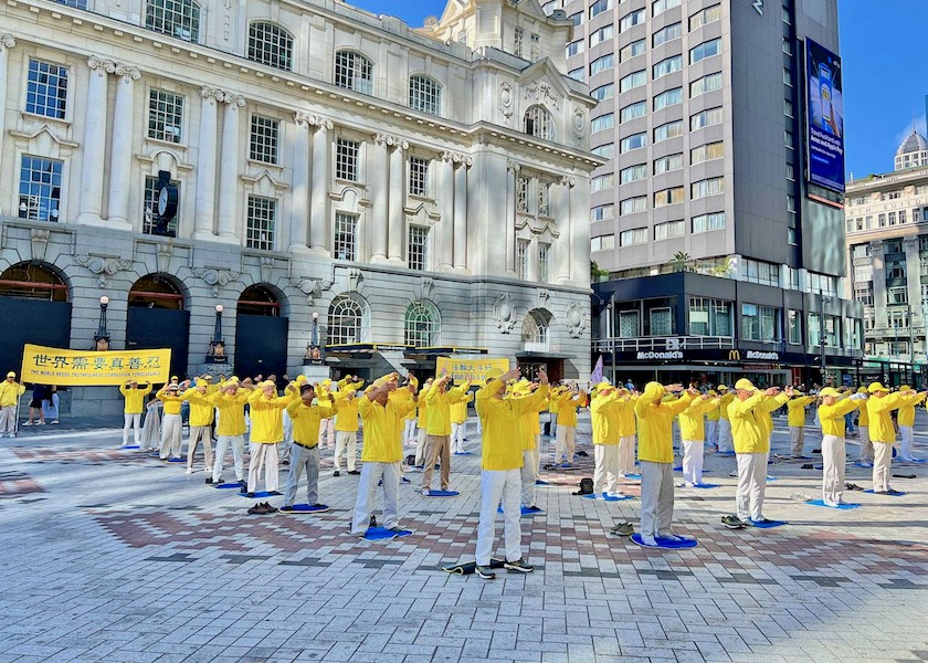 Image for article New Zealand: Introducing Falun Dafa in Auckland’s Central Commercial District