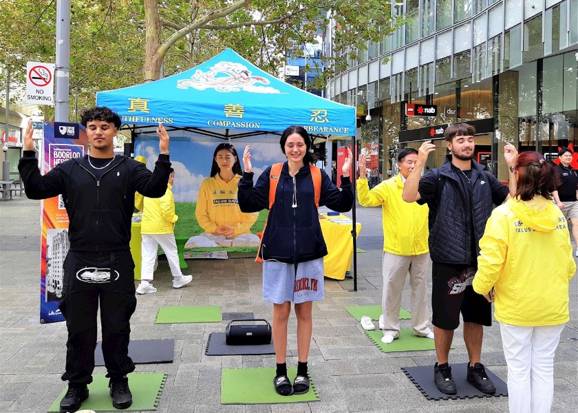 Image for article Australia: Peaceful Protest in Front of Chinese Consulate in Perth Marks Anniversary of the April 25 Appeal