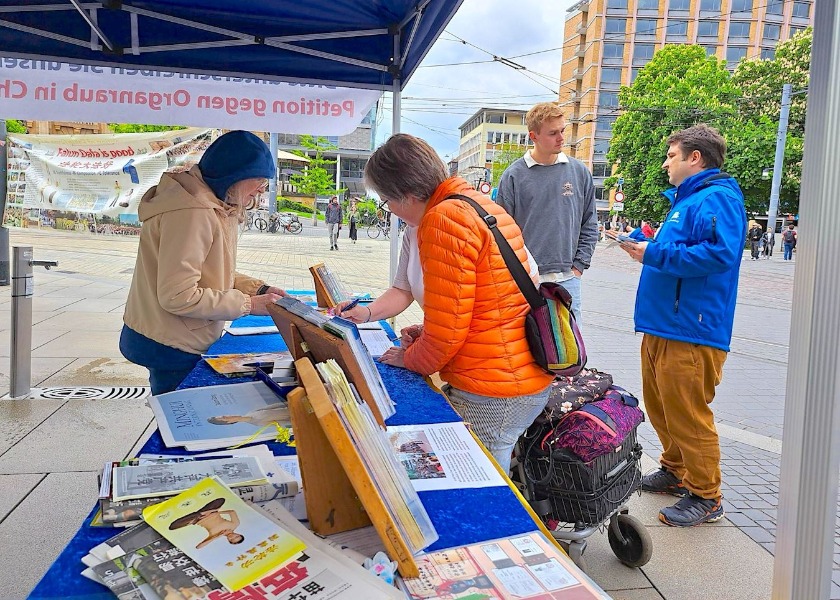 Image for article Germany: Chinese Students Quit the Chinese Communist Party and Its Affiliated Organizations