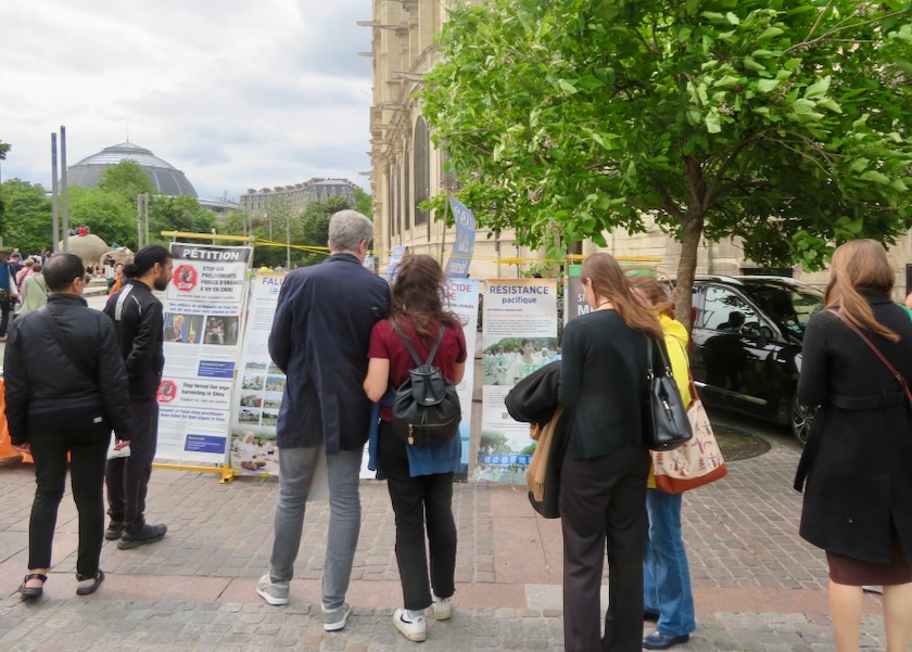 Image for article France: People Commend Falun Dafa at Two Events in Paris