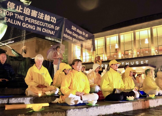Image for article Gothenburg, Sweden: Candlelight Vigil Raises Awareness of the Persecution in China