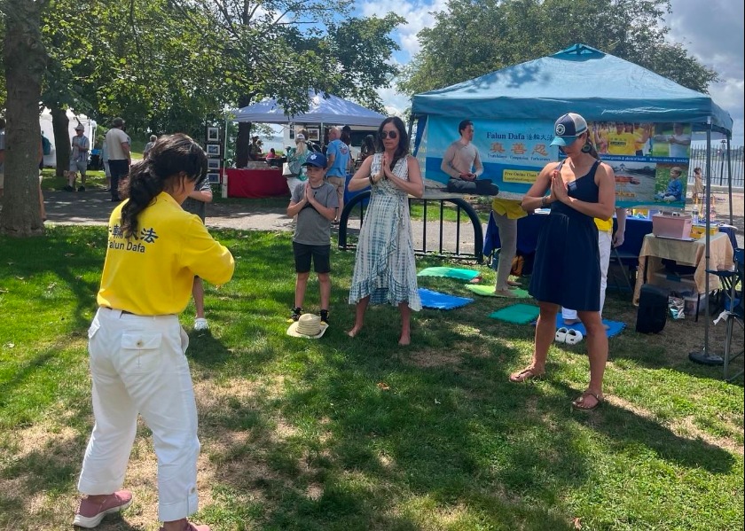Image for article United States: Locals Connect with Dafa at the Rhode Island Folk Festival