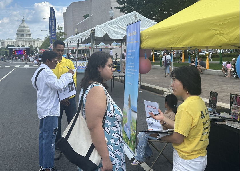 Image for article Washington DC: Introducing Falun Dafa at Fiesta DC