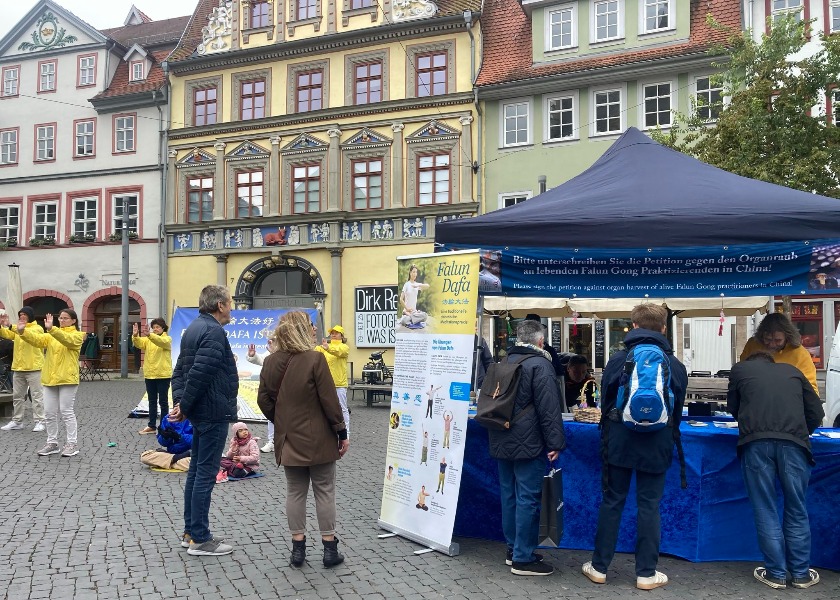 Image for article Erfurt, Germany: People Learn about Falun Dafa and Call for Freedom of Belief to Be Protected