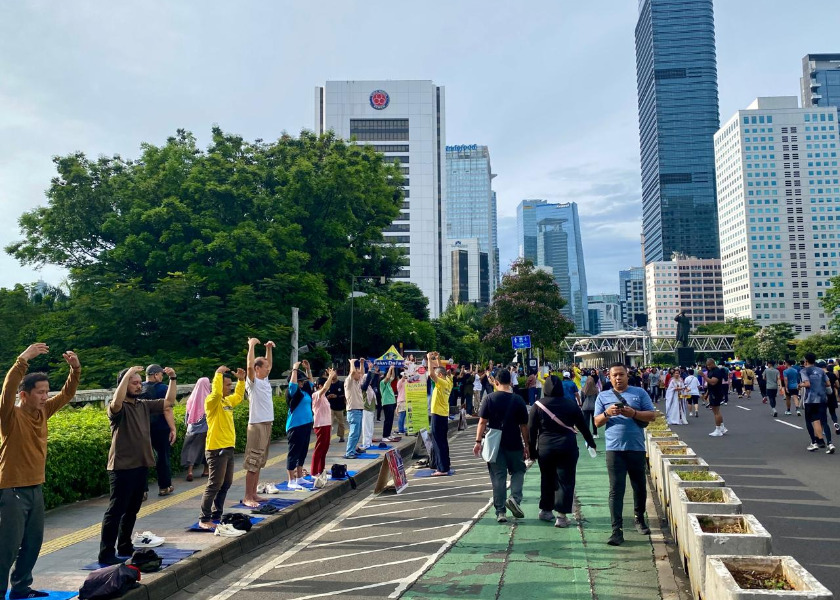 Image for article Indonesia: Jakarta Residents Learn About Falun Dafa