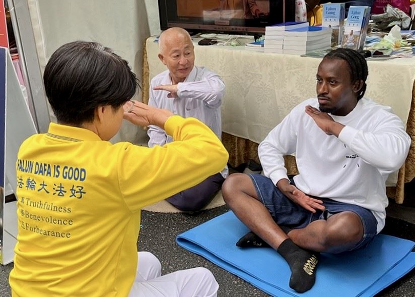 Image for article Australia: Introducing Falun Dafa at Canberra’s National Multicultural Festival