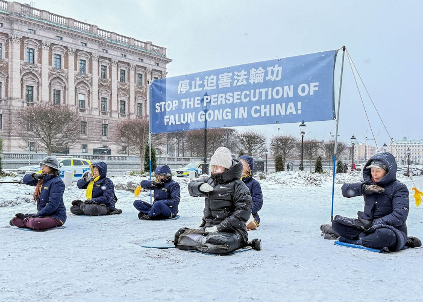 Image for article Swedish Practitioners Raise Awareness of the Persecution in the New Year