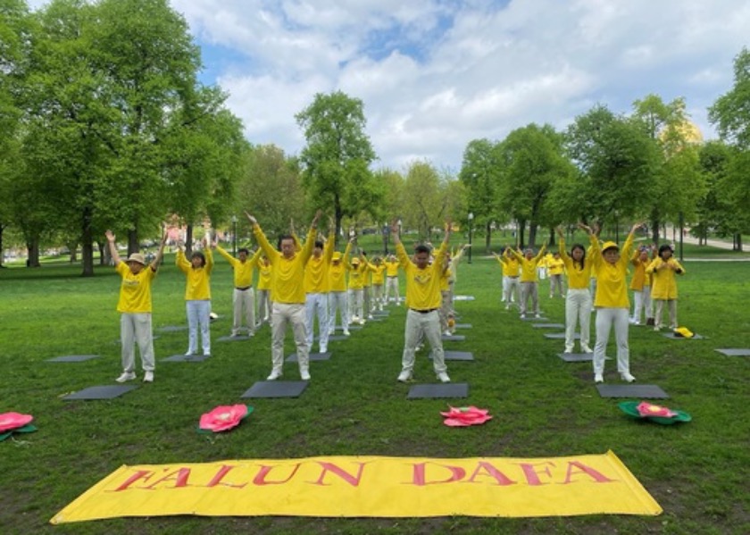 Image for article Peaceful Ambiance as Falun Dafa Practitioners in Boston Celebrate World Falun Dafa Day