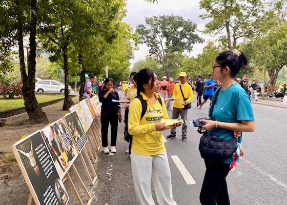Image for article Indonesia: Practitioners Raise Awareness of 27-Year Persecution of Falun Gong in China