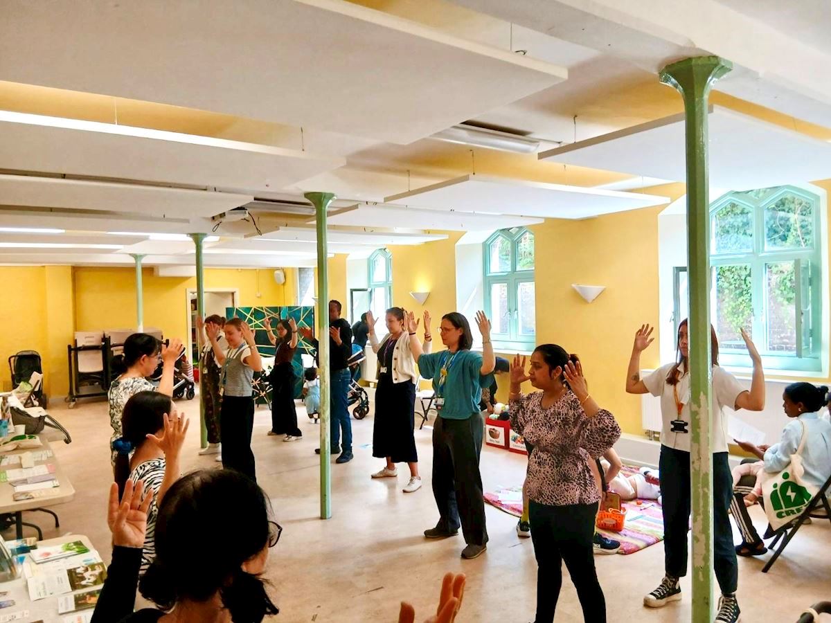 Image for article Introducing Falun Dafa at a Neighborhood Forum in the UK