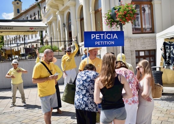 Image for article Slovakian Festival Visitors Support Falun Dafa: Freedom of Belief Cannot Be Infringed Upon
