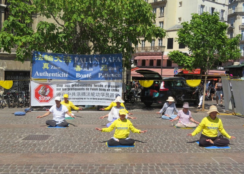 Image for article People Praise Falun Dafa’s Guiding Principles During Event in Paris