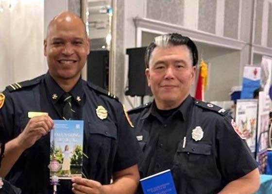Image for article Markham, Ontario: Police Officers Express Support for Falun Dafa at Community Event